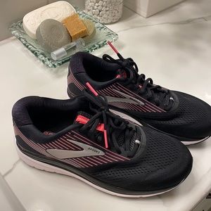 Brooks Black/Hot Pink Women’s Addiction Shoes
